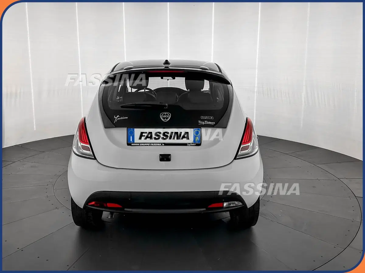 Lancia Ypsilon usata a Milano (5)