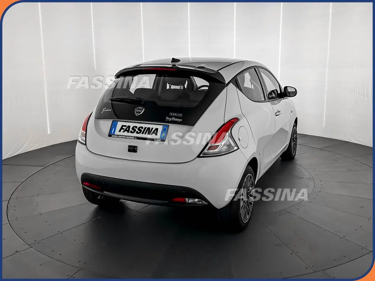 Lancia Ypsilon usata a Milano (6)