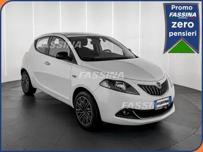 Lancia Ypsilon 1.0 FireFly 5 porte S&amp;S Hybrid Ecochic Gold del 2023 usata a Milano