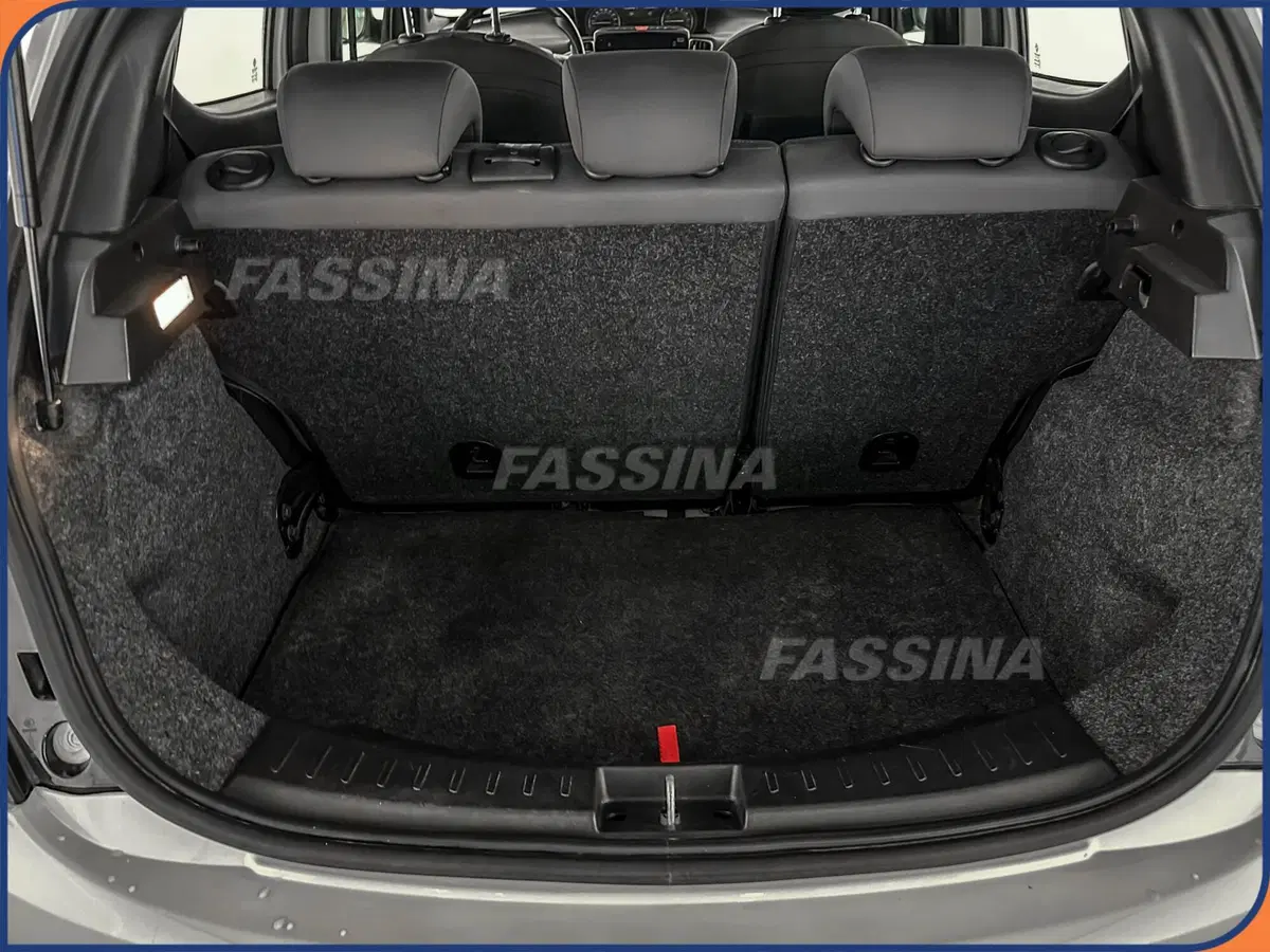 Lancia Ypsilon usata a Milano (12)