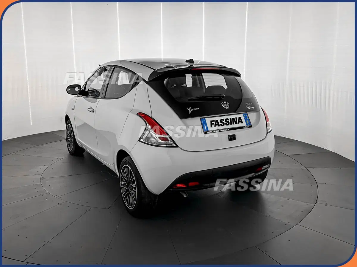 Lancia Ypsilon usata a Milano (4)