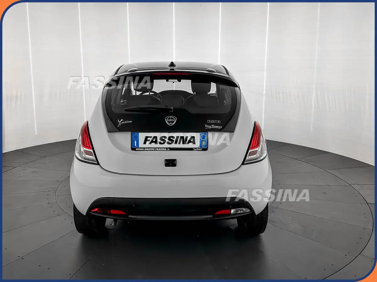 Lancia Ypsilon usata a Milano (5)