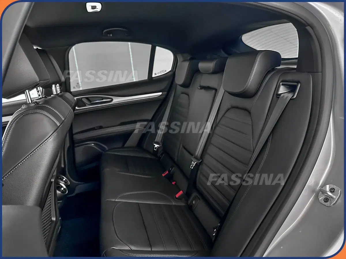 Alfa Romeo Stelvio usata a Milano (9)