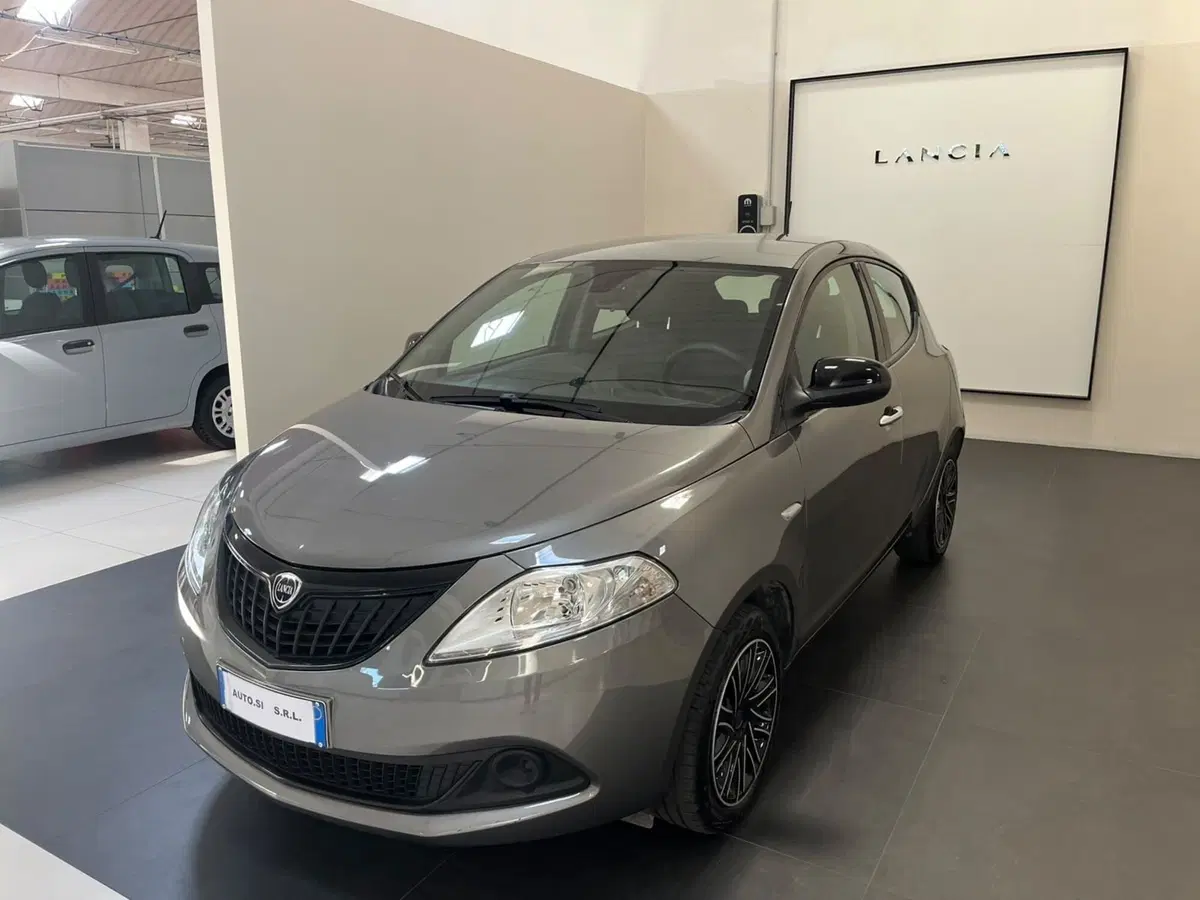 Lancia Ypsilon usata a Lucca