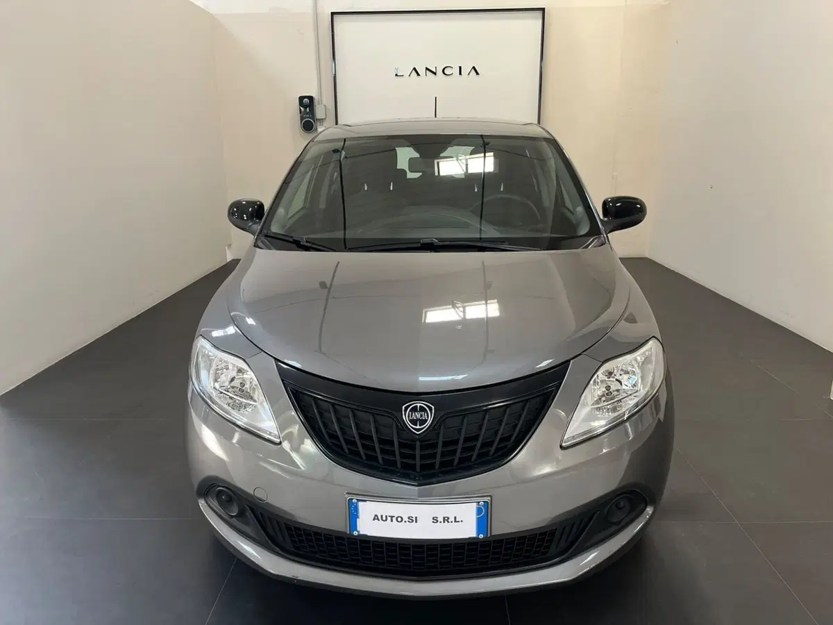 Lancia Ypsilon usata a Lucca (2)