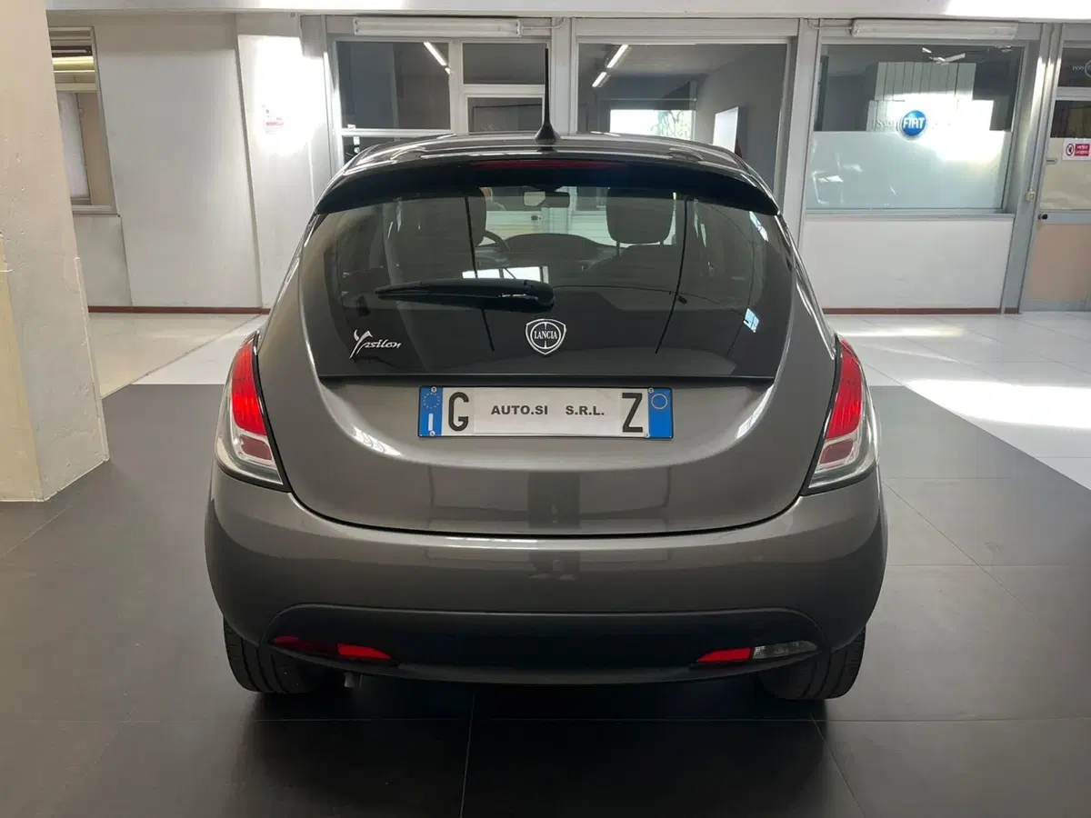 Lancia Ypsilon usata a Lucca (4)