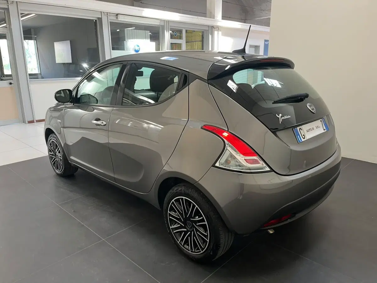 Lancia Ypsilon usata a Lucca (5)