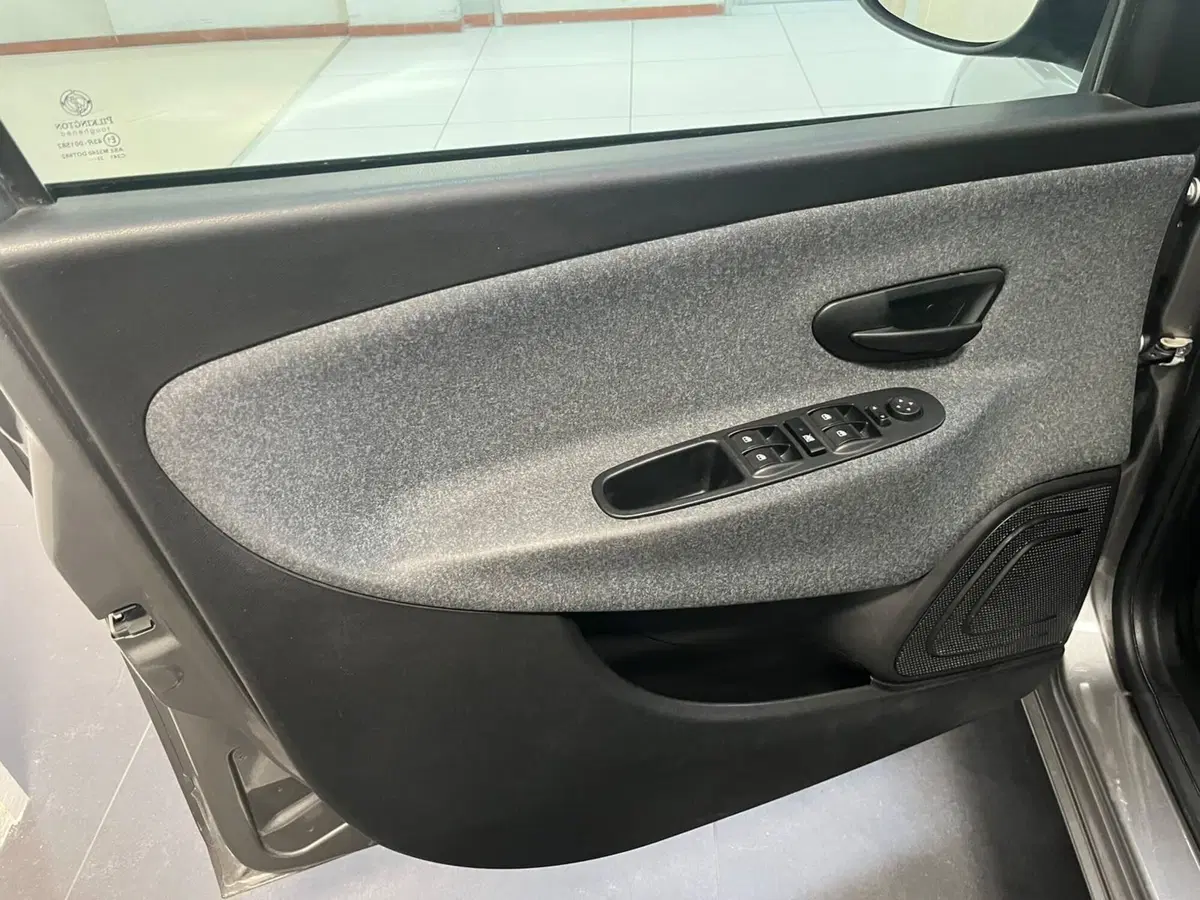 Lancia Ypsilon usata a Lucca (7)