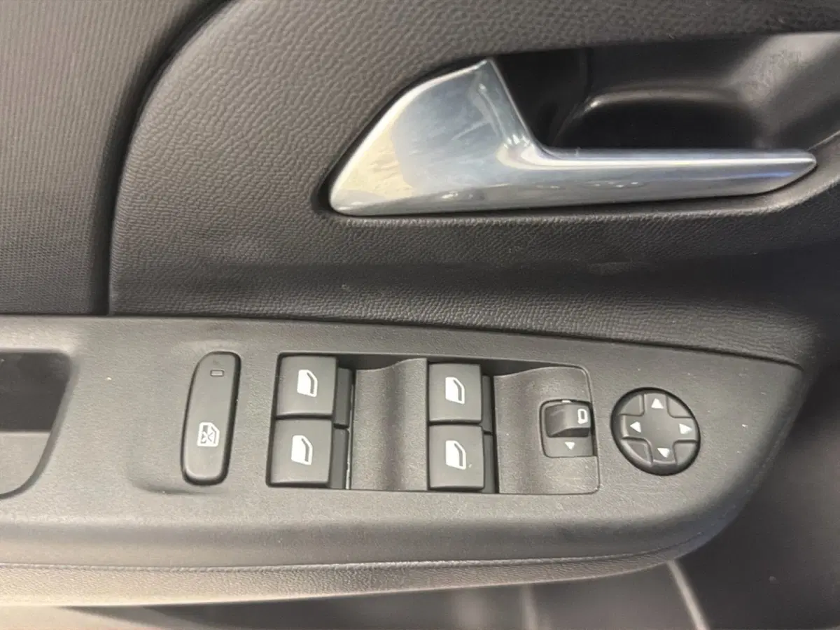 Opel Corsa nuova a Palermo (8)