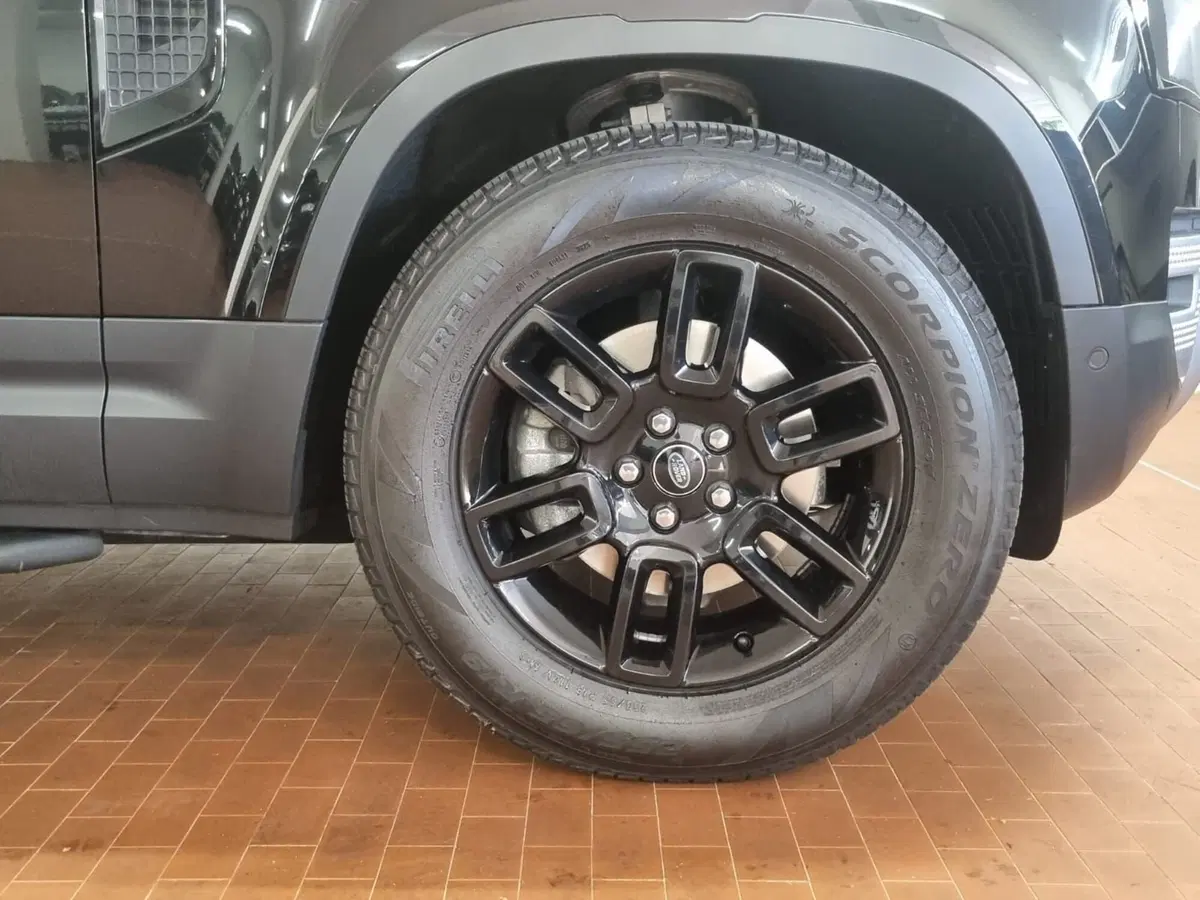 Land Rover Defender usata a Brescia (9)