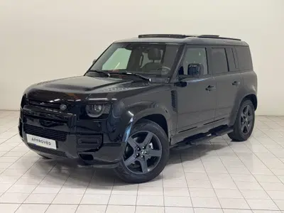 Land Rover Defender 110 3.0d i6 mhev X-Dynamic SE awd 200cv auto del 2024 usata a Novara
