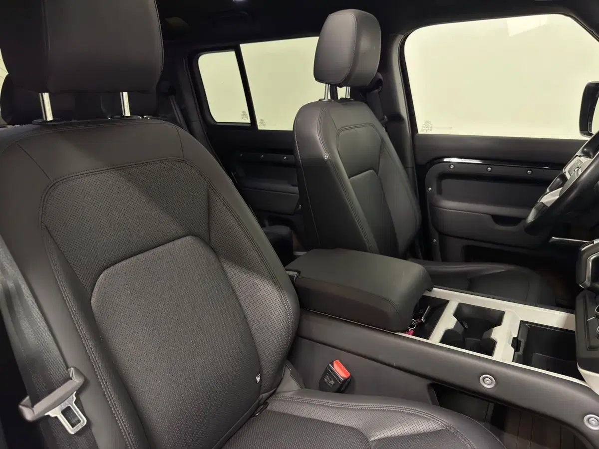 Land Rover Defender usata a Novara (12)