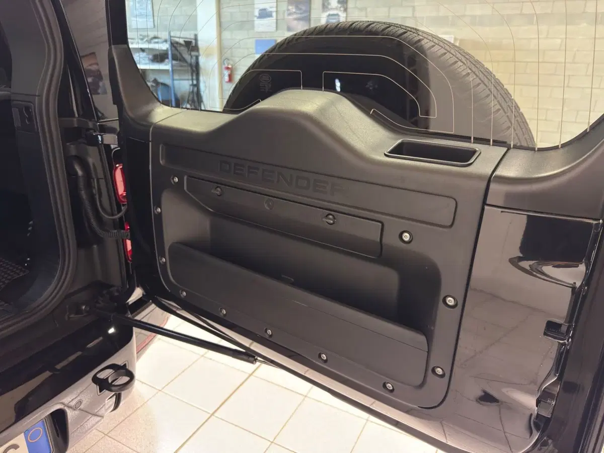 Land Rover Defender usata a Novara (19)