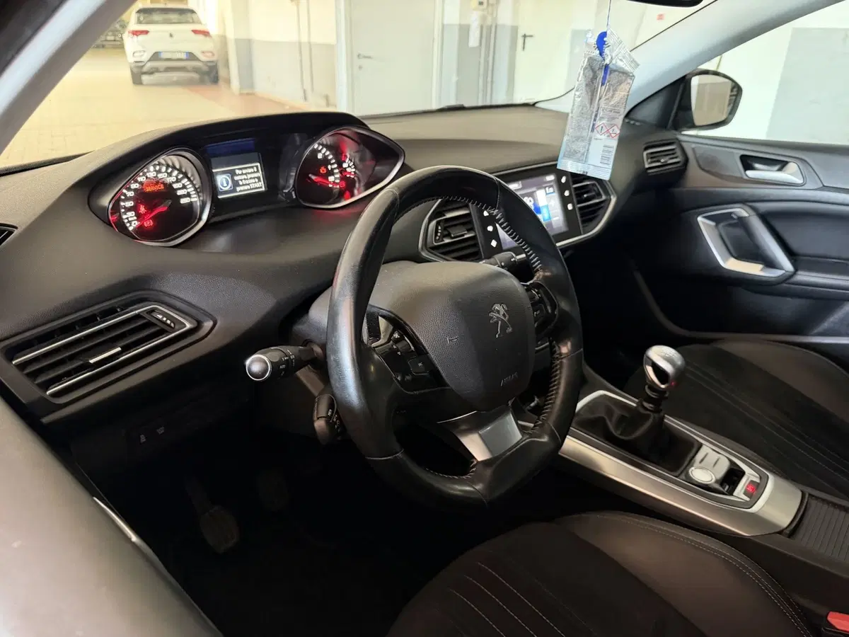 Peugeot 308 SW usata a Genova (7)