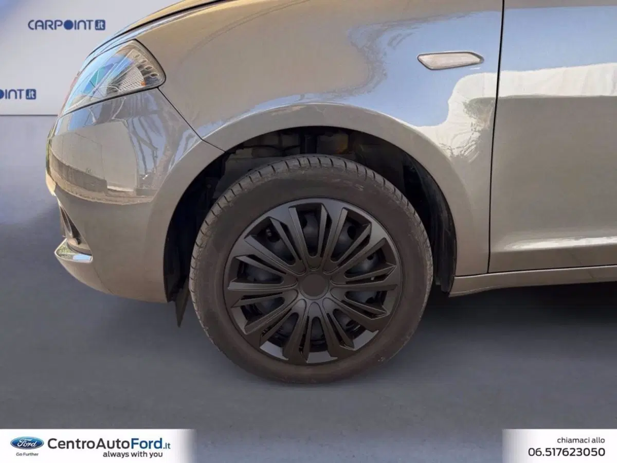 Lancia Ypsilon usata a Roma (14)