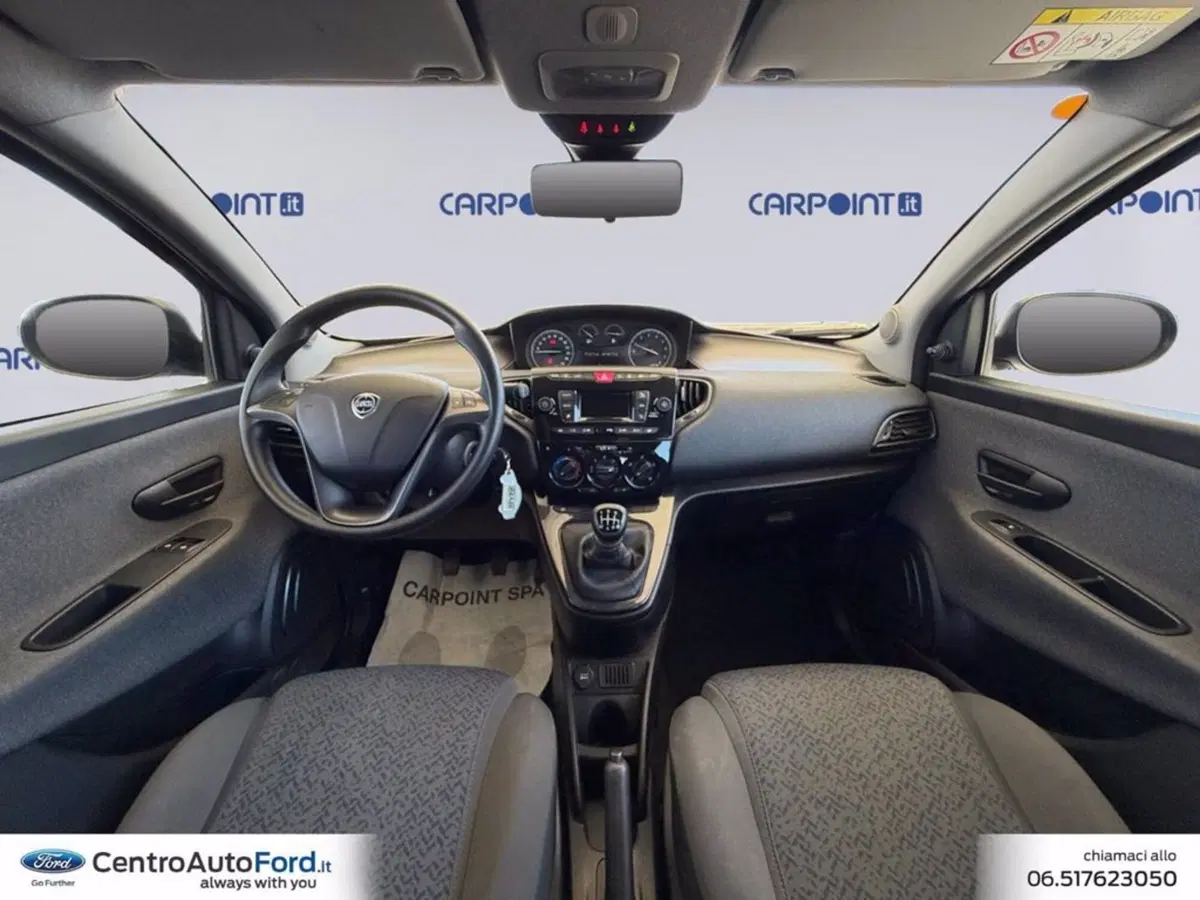 Lancia Ypsilon usata a Roma (10)