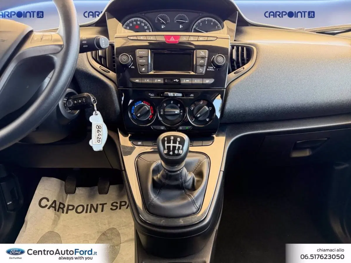 Lancia Ypsilon usata a Roma (11)