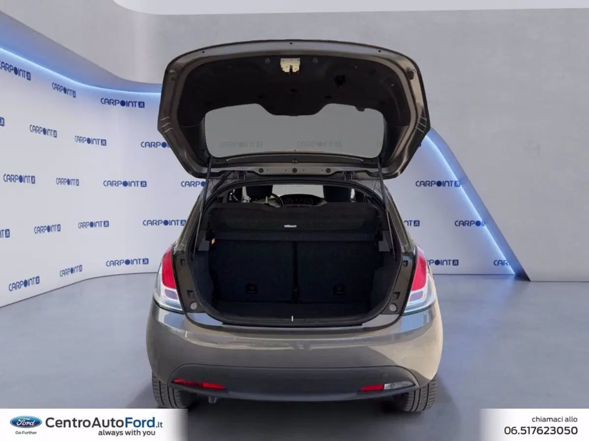 Lancia Ypsilon usata a Roma (17)
