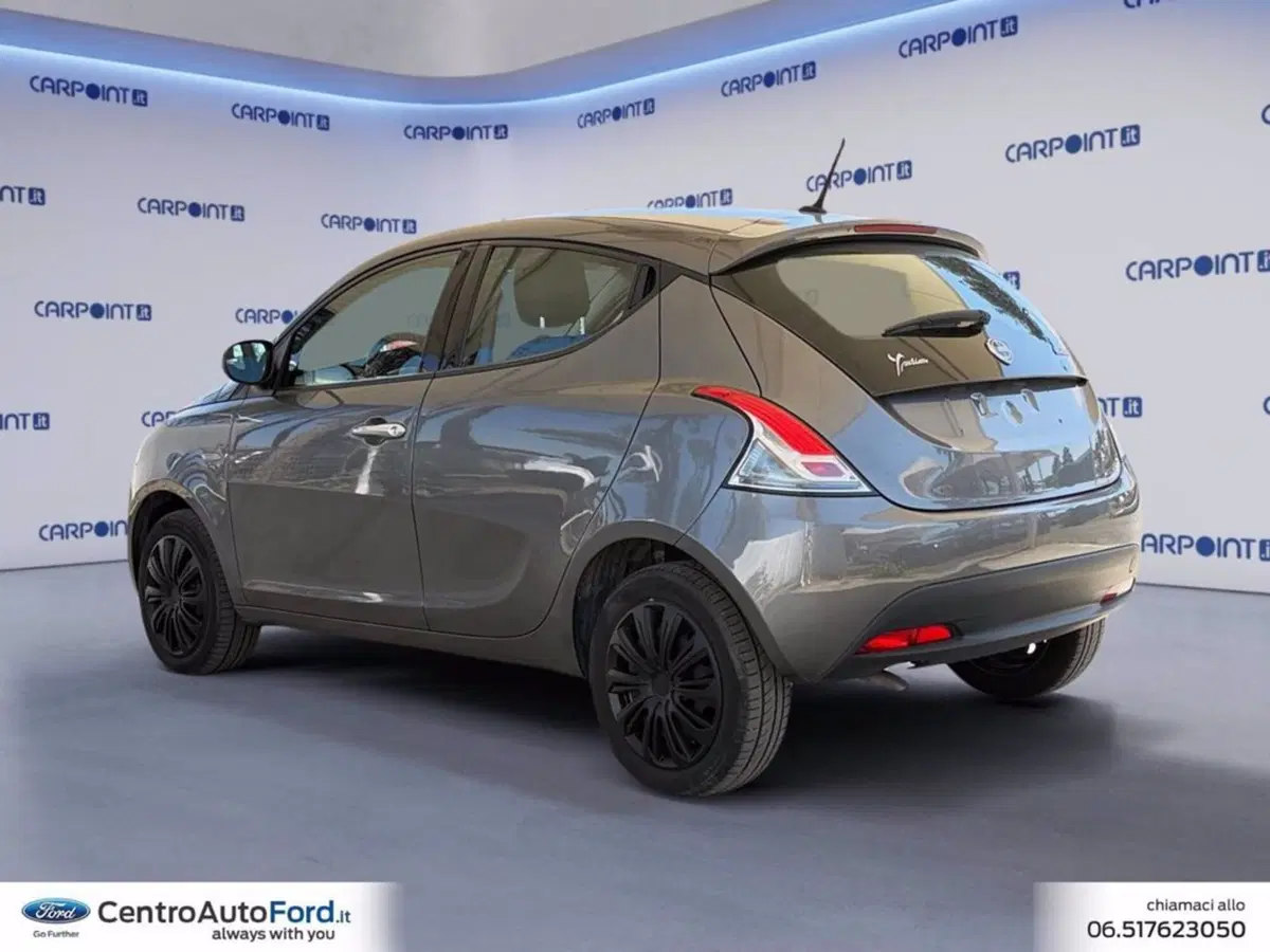 Lancia Ypsilon usata a Roma (3)