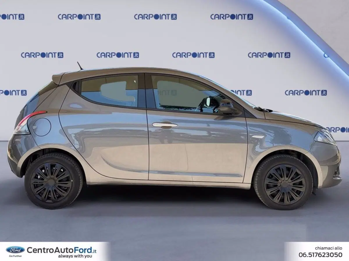 Lancia Ypsilon usata a Roma (6)