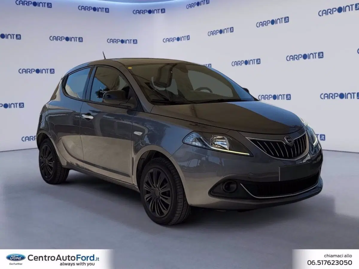 Lancia Ypsilon usata a Roma (7)