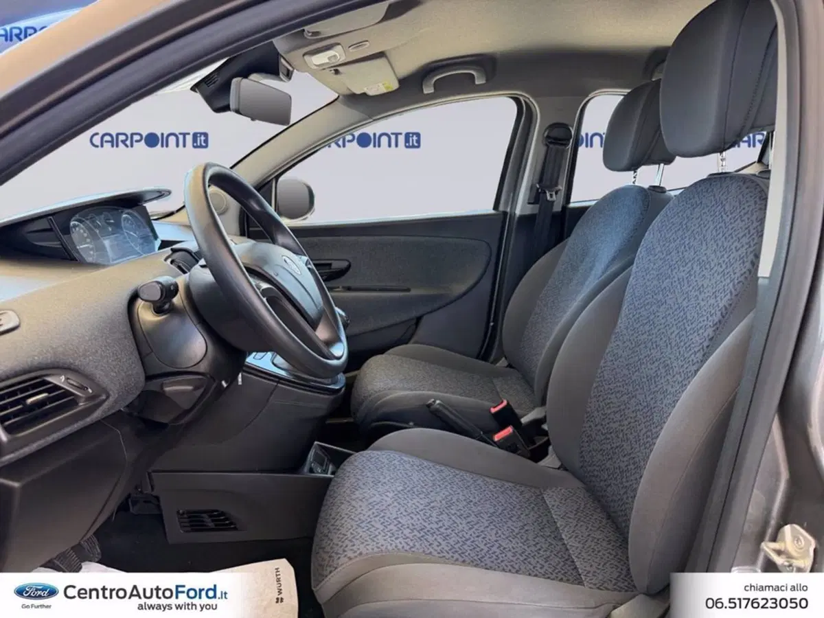 Lancia Ypsilon usata a Roma (9)