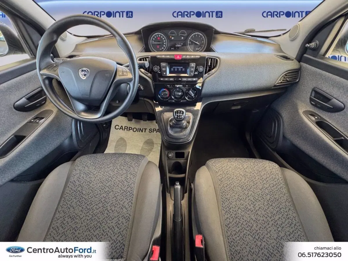 Lancia Ypsilon usata a Roma (10)