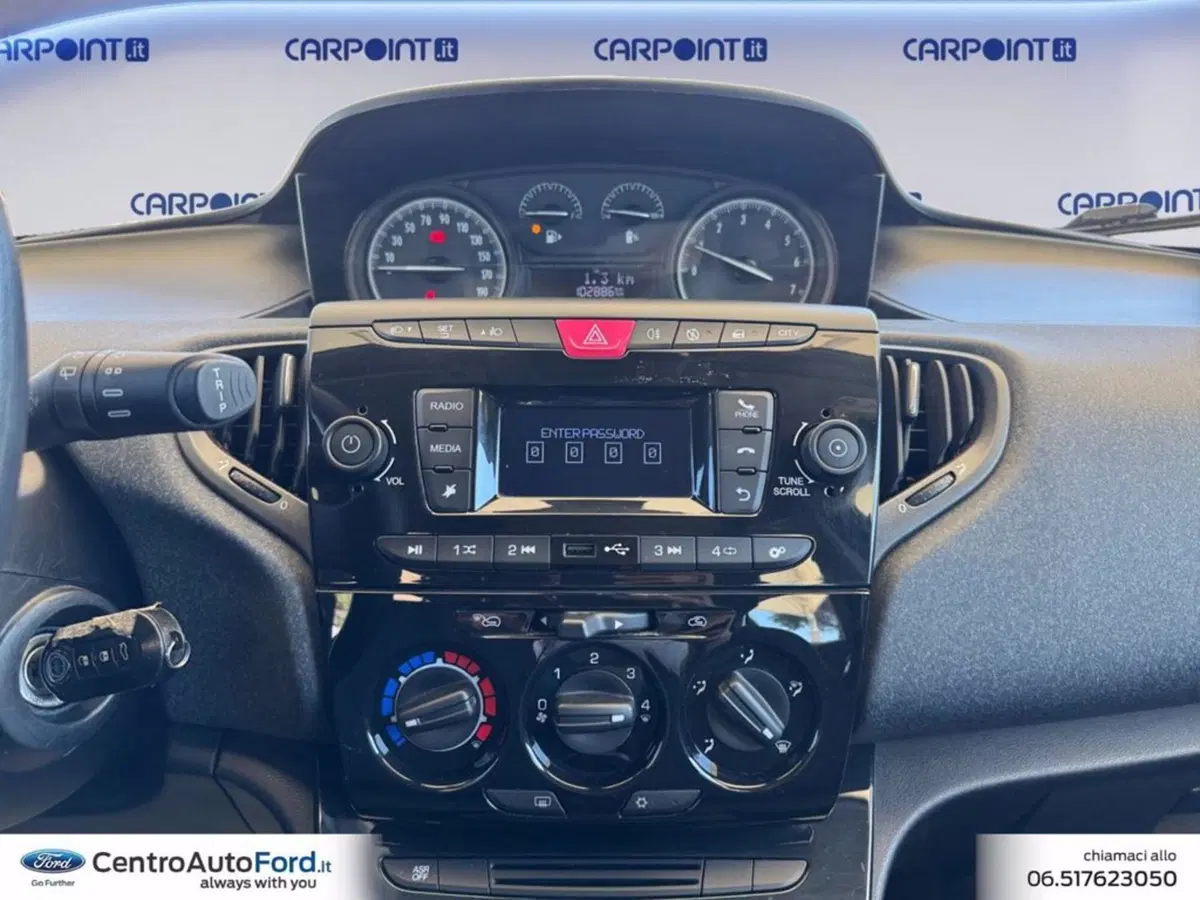 Lancia Ypsilon usata a Roma (11)