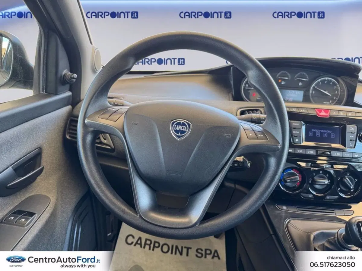Lancia Ypsilon usata a Roma (12)