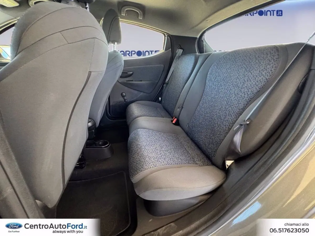 Lancia Ypsilon usata a Roma (13)