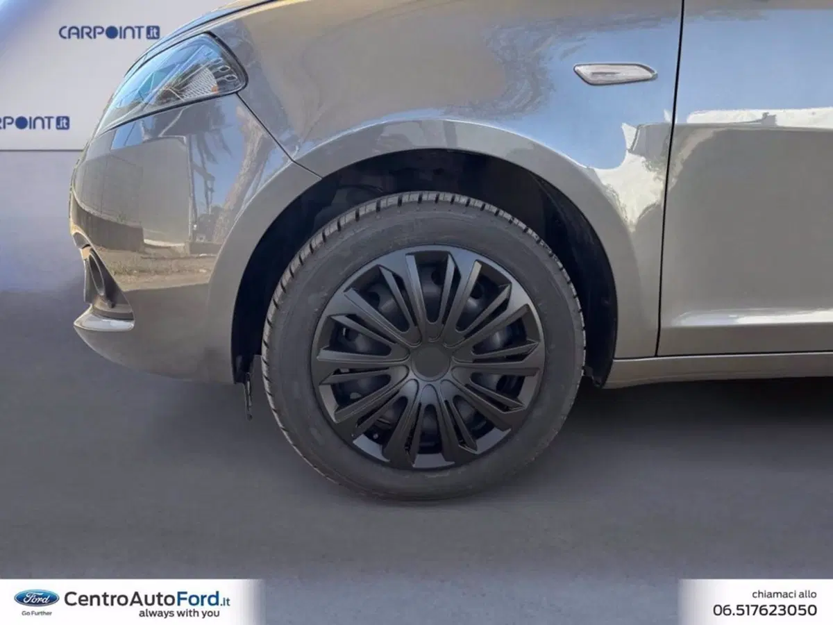 Lancia Ypsilon usata a Roma (14)