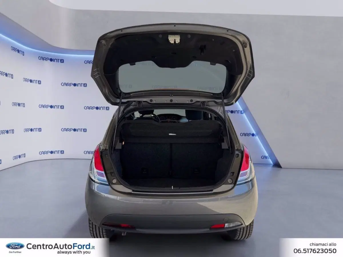 Lancia Ypsilon usata a Roma (17)