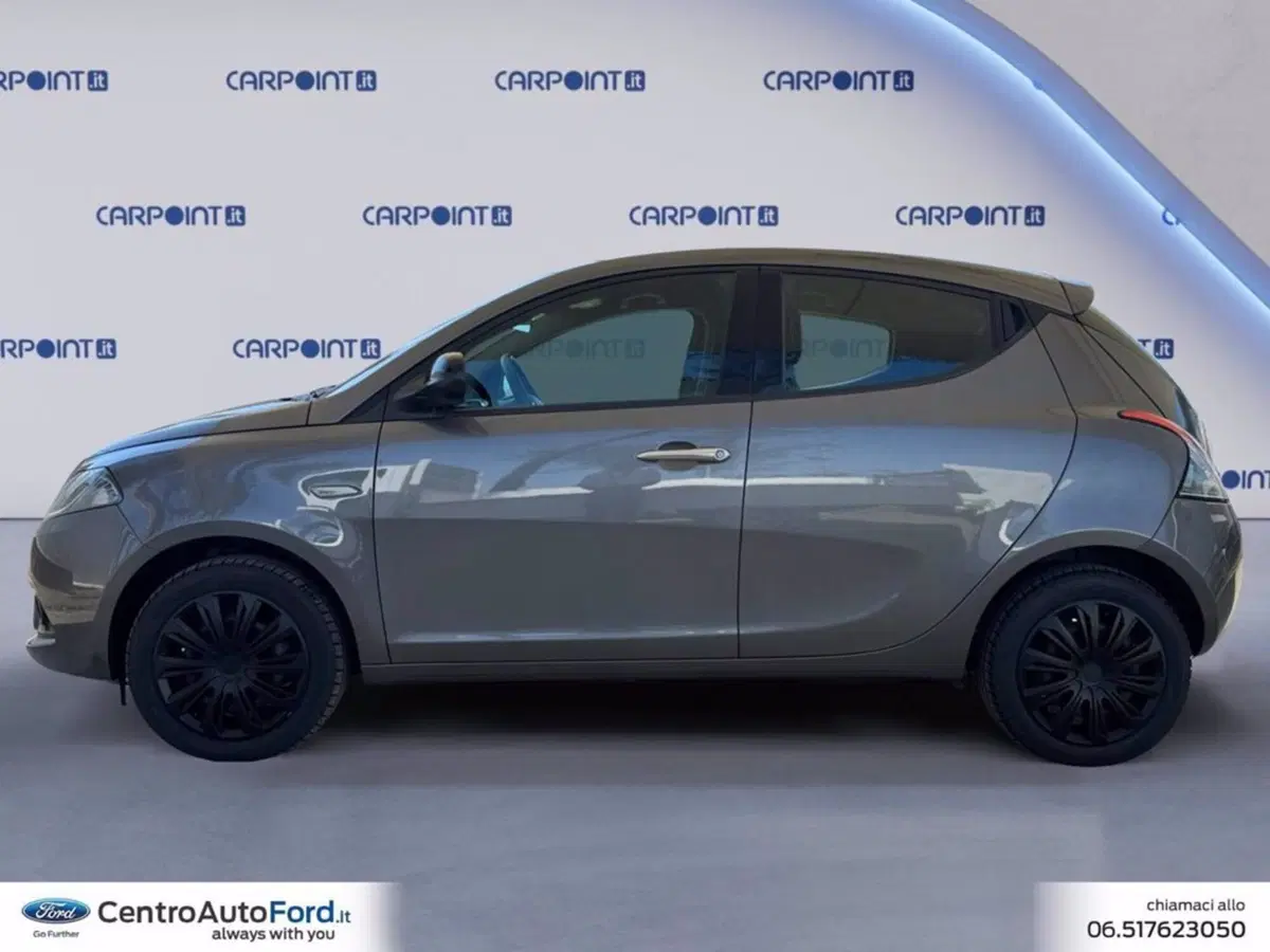 Lancia Ypsilon usata a Roma (2)