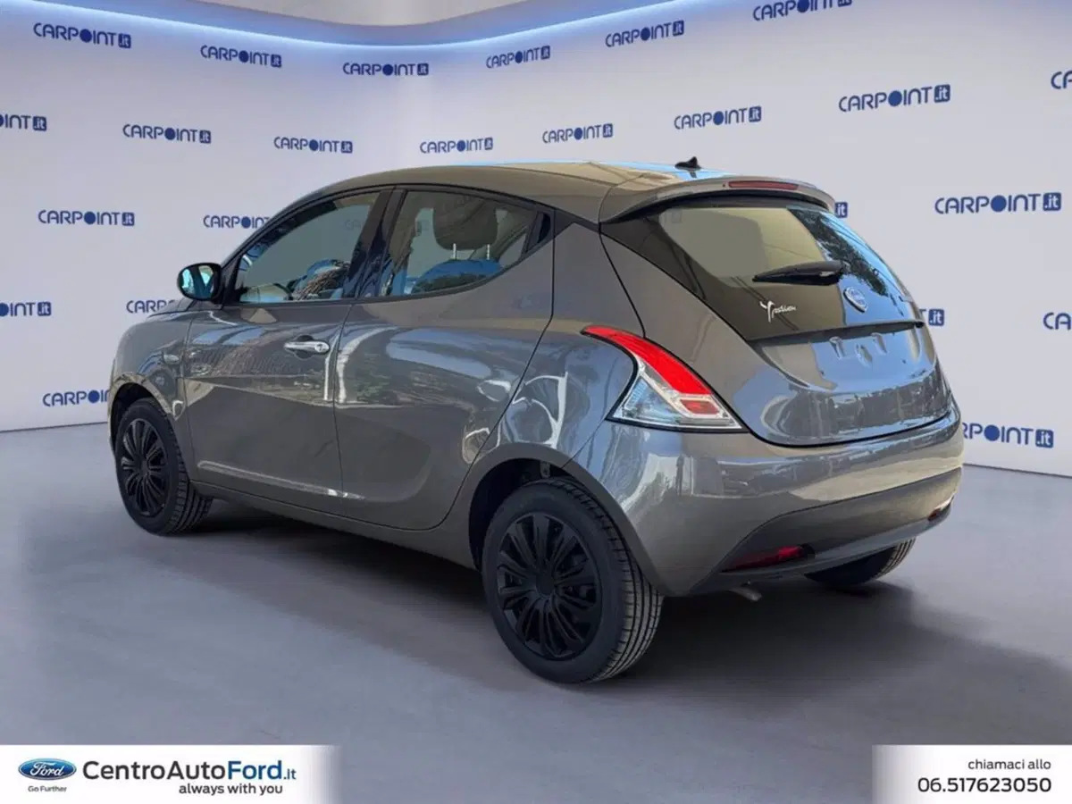 Lancia Ypsilon usata a Roma (3)