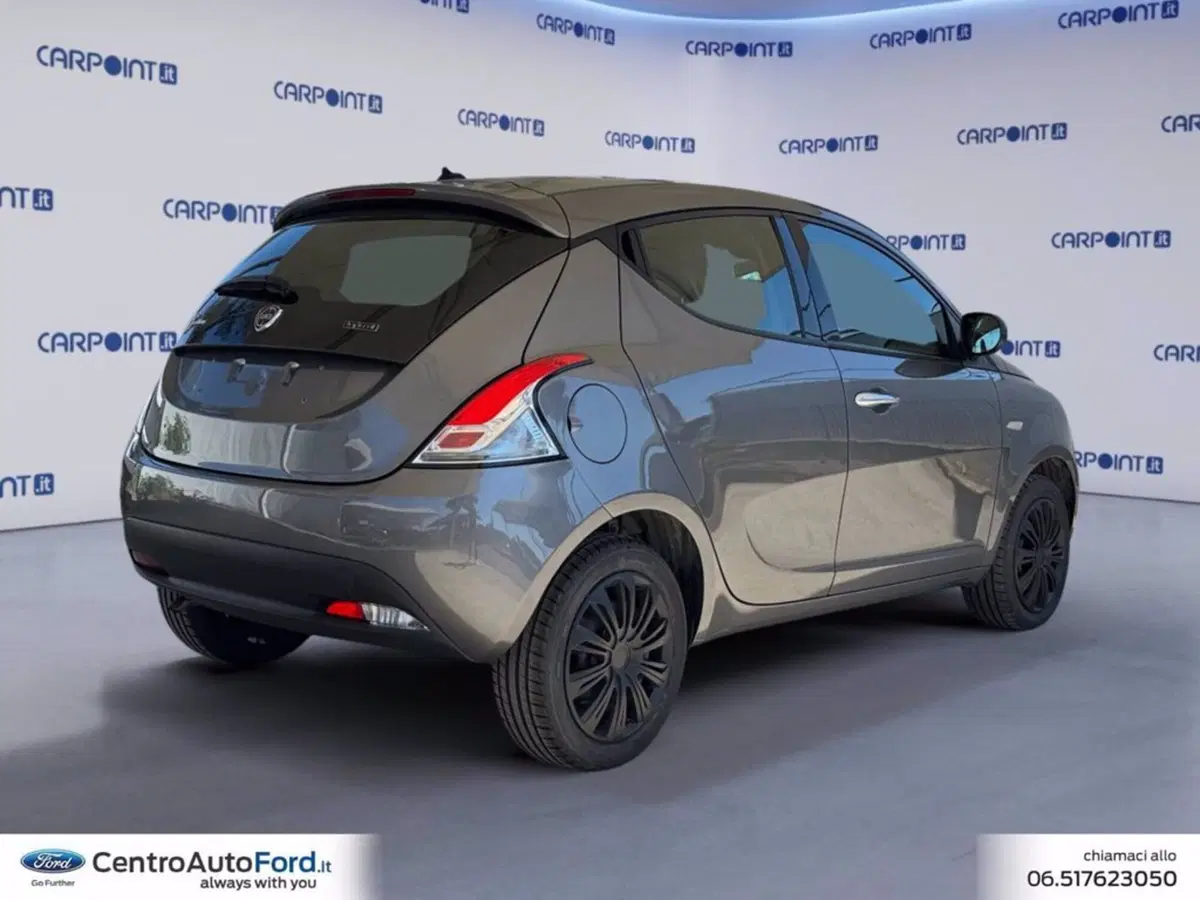 Lancia Ypsilon usata a Roma (5)