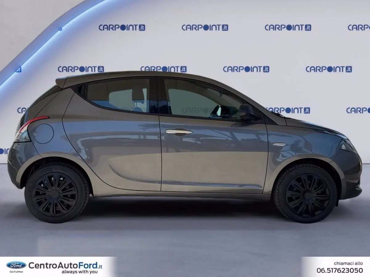 Lancia Ypsilon usata a Roma (6)
