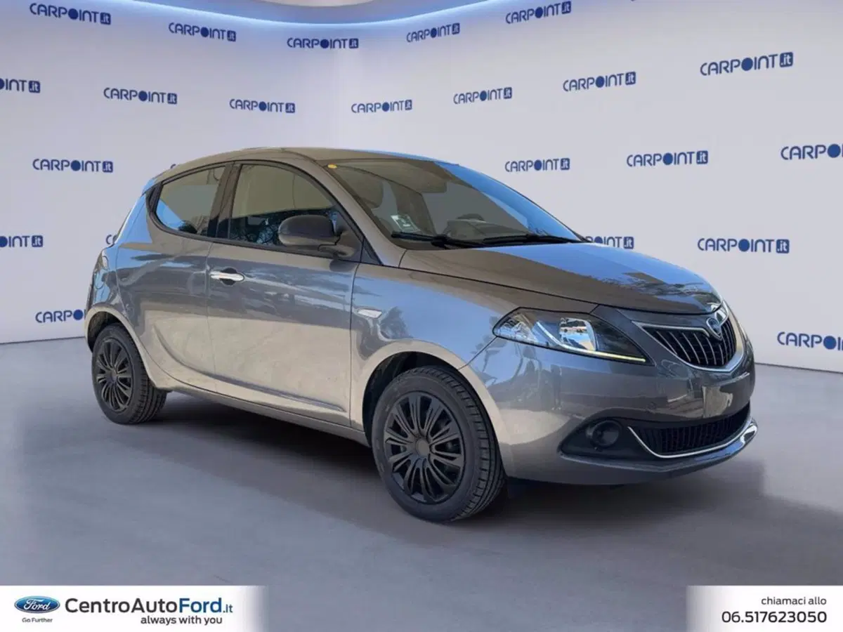 Lancia Ypsilon usata a Roma (7)