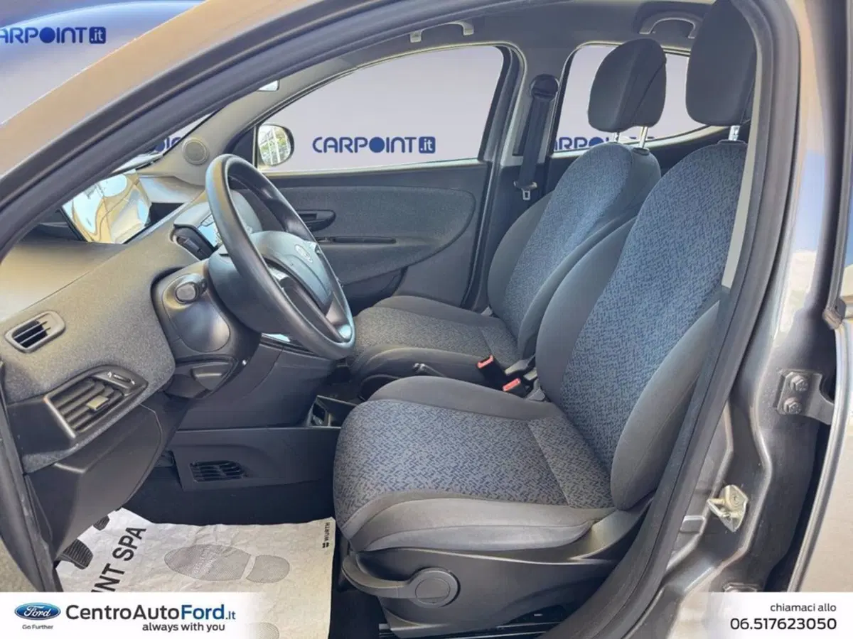 Lancia Ypsilon usata a Roma (9)