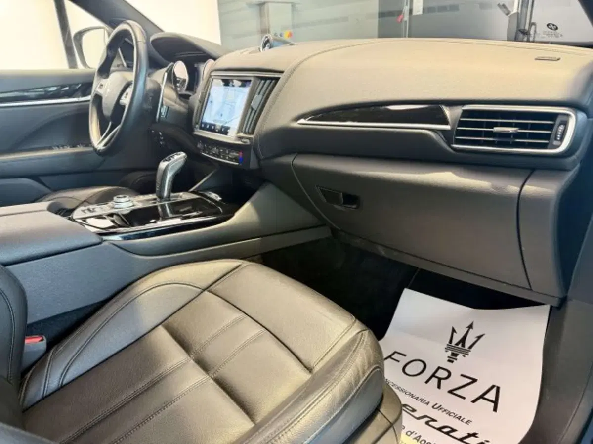 Maserati Levante usata a Torino (12)