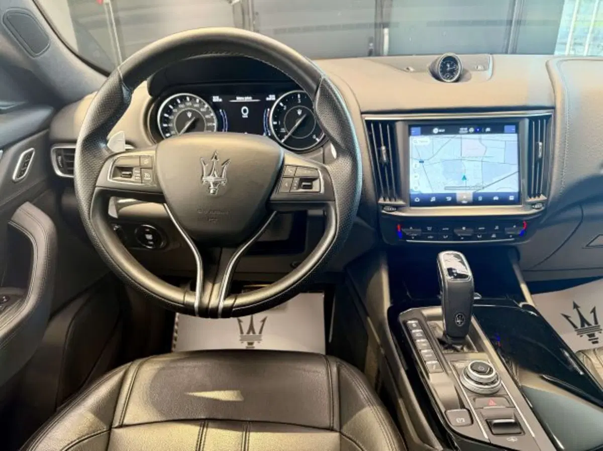 Maserati Levante usata a Torino (13)