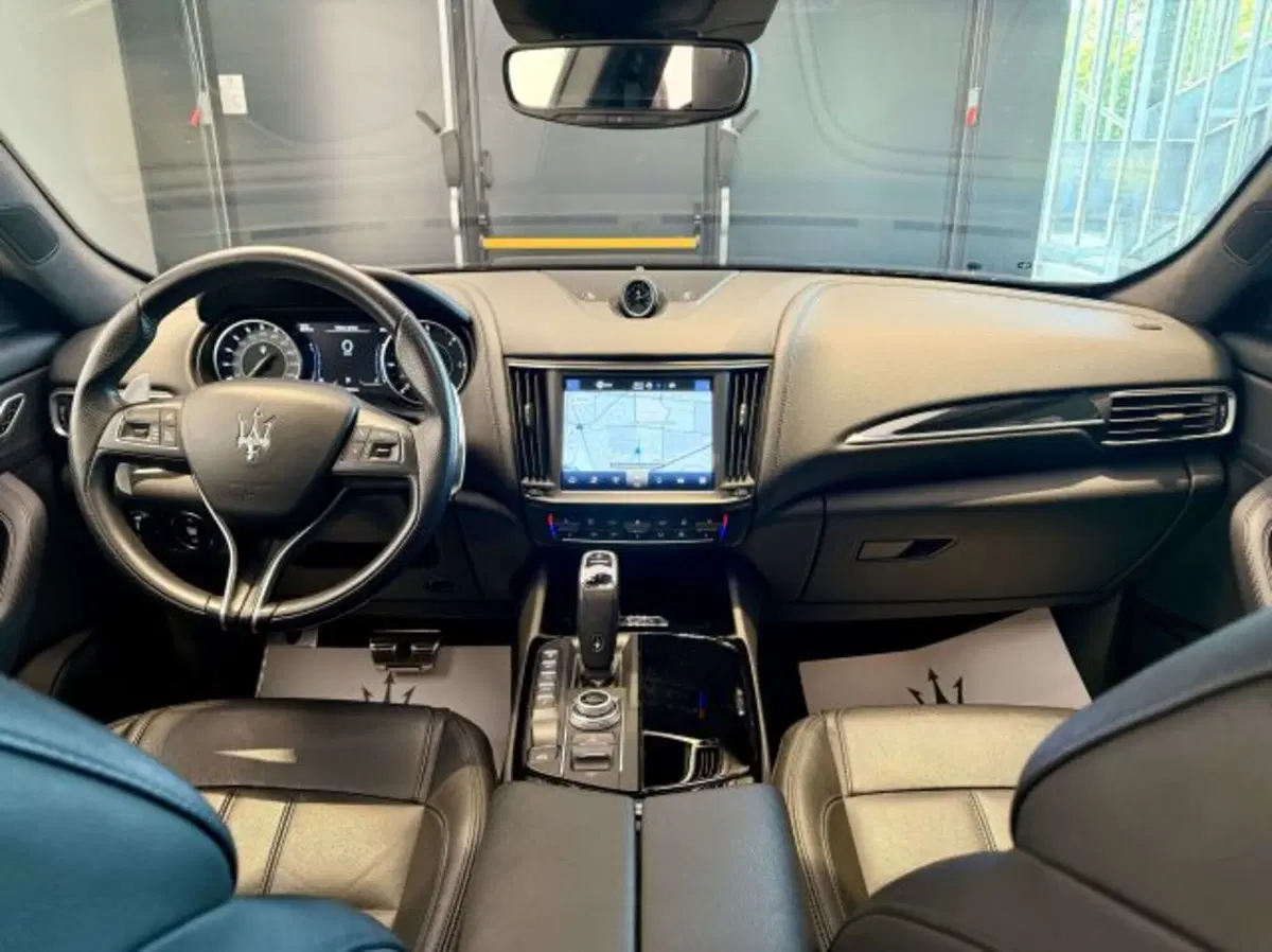 Maserati Levante usata a Torino (14)