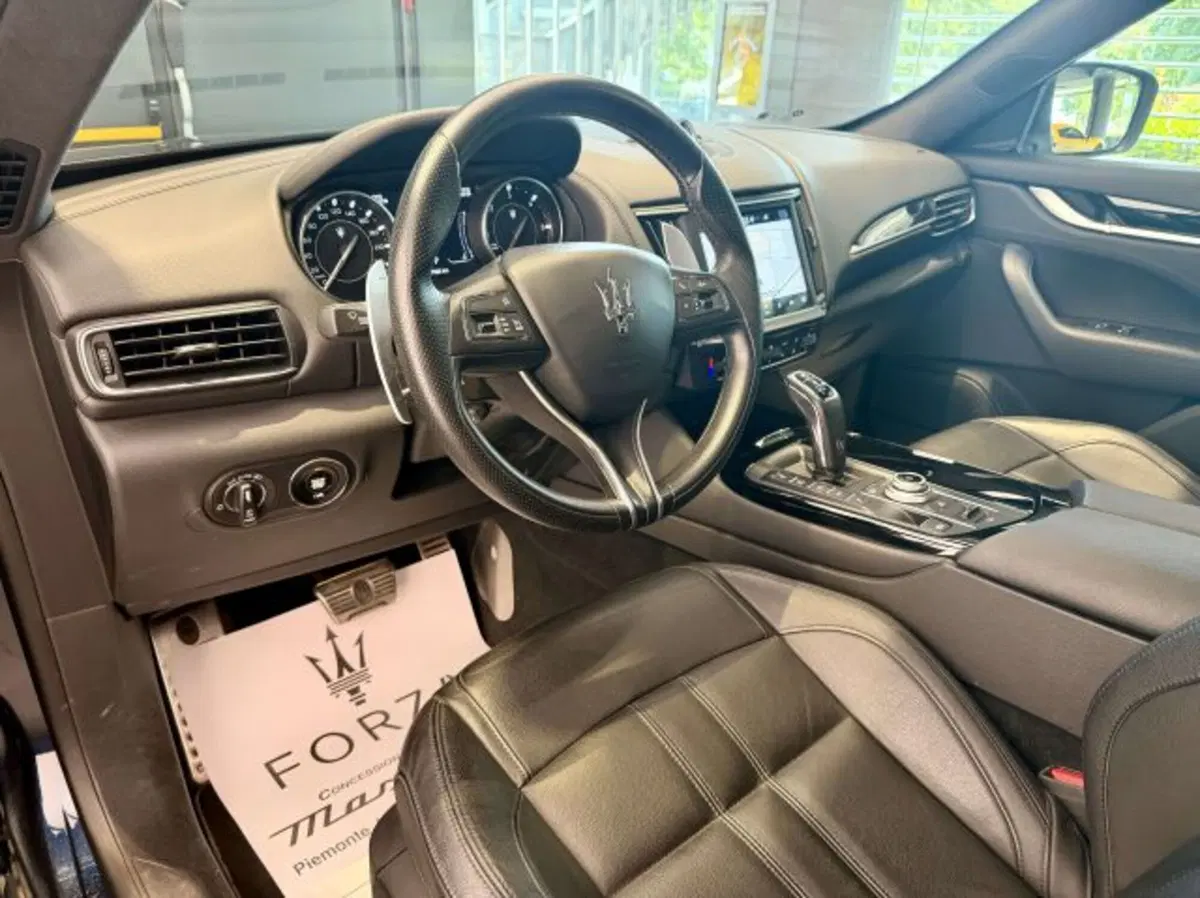 Maserati Levante usata a Torino (8)