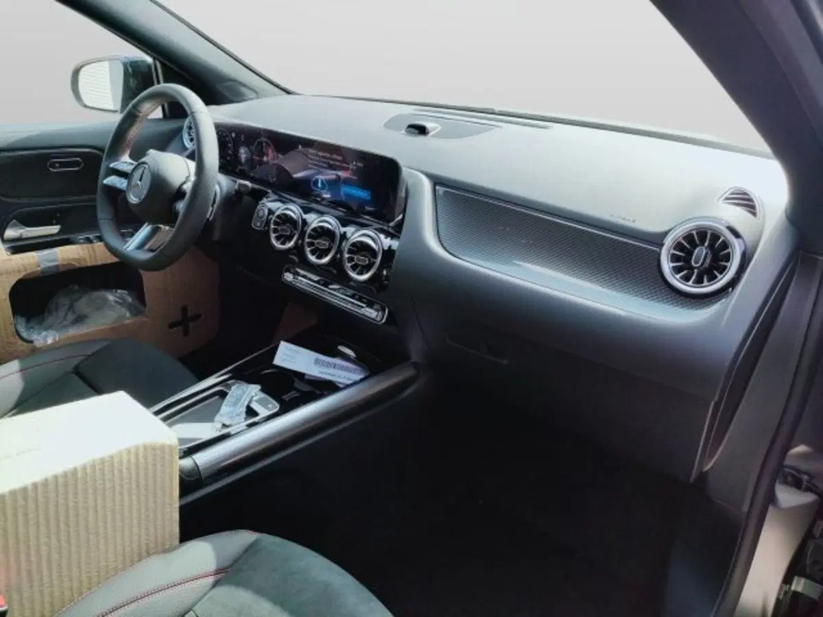 Mercedes-Benz GLA SUV nuova a Teramo (10)