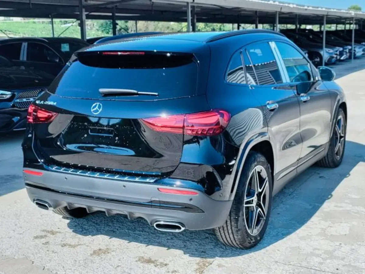 Mercedes-Benz GLA SUV nuova a Teramo (6)