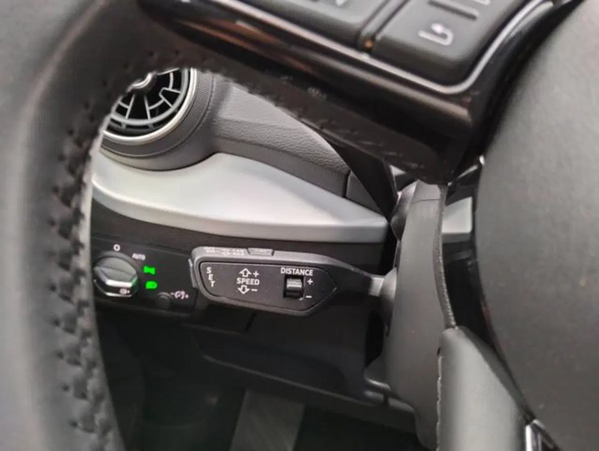 Audi Q2 usata a Como (11)