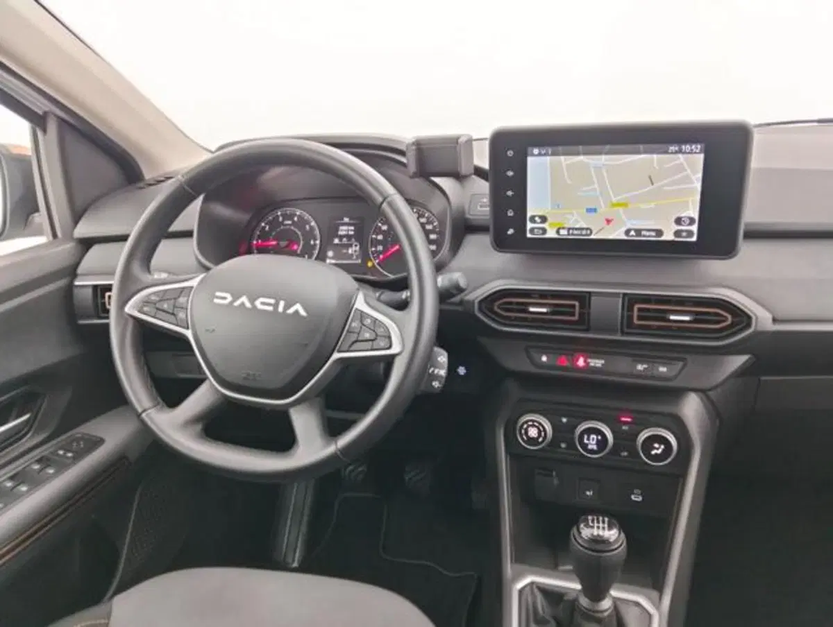 Dacia Jogger usata a Como (11)