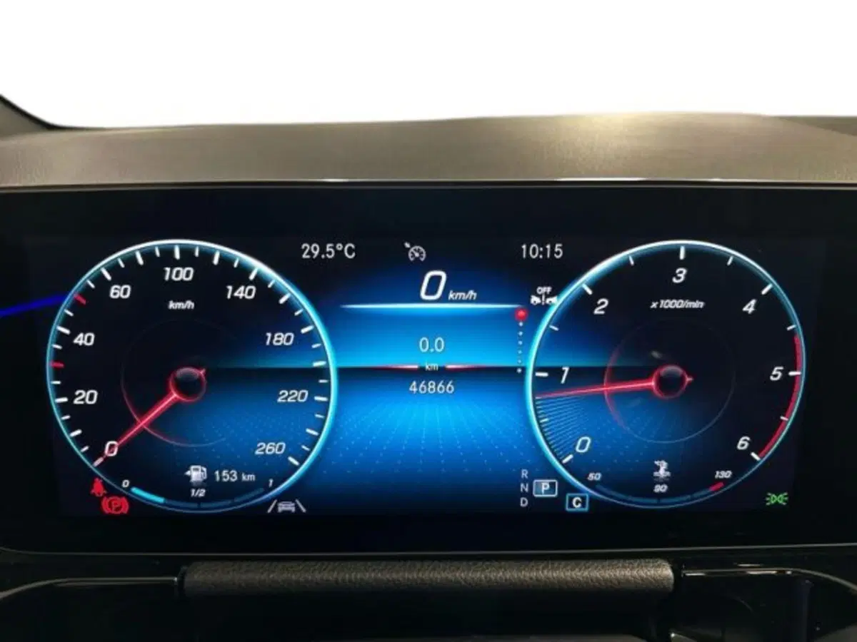 Mercedes-Benz GLA SUV usata a Avellino (13)