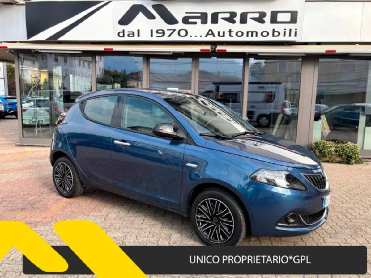 Lancia Ypsilon usata a Cuneo