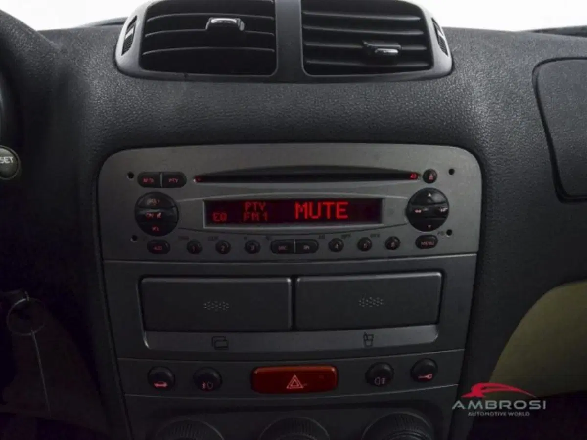 Alfa Romeo 147 usata a Perugia (14)