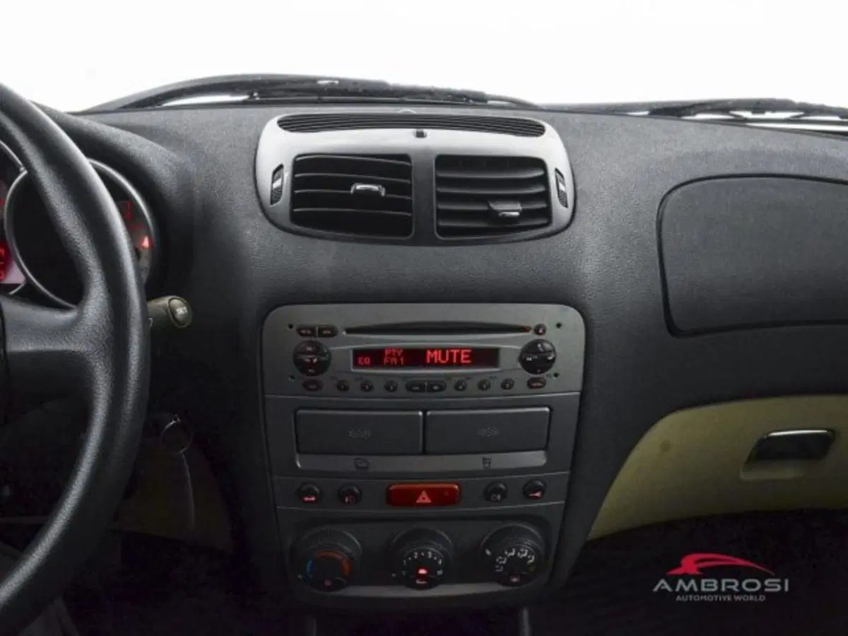 Alfa Romeo 147 usata a Perugia (15)